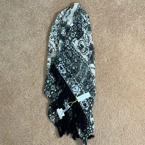 BCBGENERATION-Black and white floral scarf-NWT